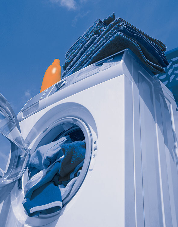 Washing machine featuring scale inhibitor and thickener for detergent